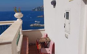 La Stanza Sul Porto Di Amalfi Camera Piccina Piccina Con Bagno Privato E Terrazzino Vista Mare